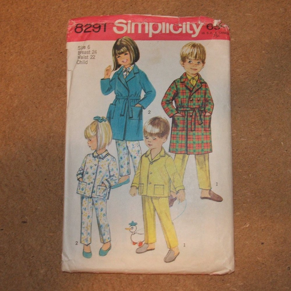 SIMPLICITY 8291 Child's Pajama & Robe CUT Vintage Size 6 (#143)